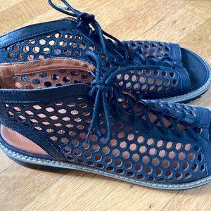 L’amour des Pieds Lace-Up Sandals